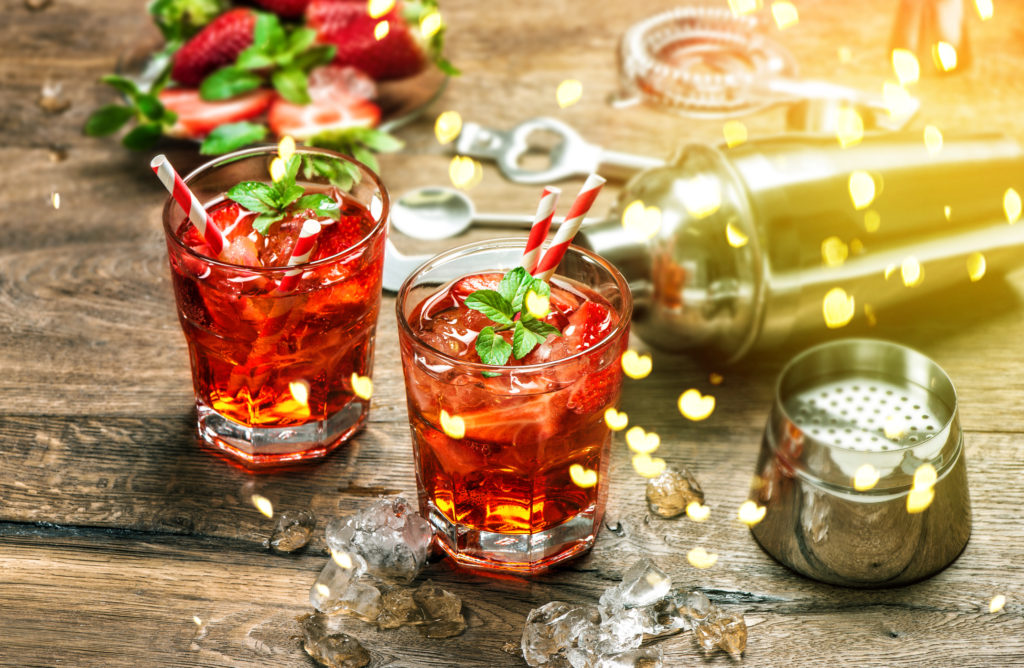 Red drink Aperitif mojito caipirinha juice