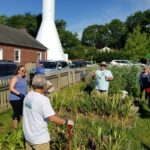 residents_listen_to_al_hilla_talk_about_garlic